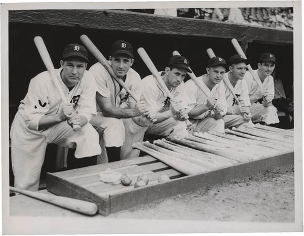 - 1938 Detroit Tigers Photo with Greenberg
