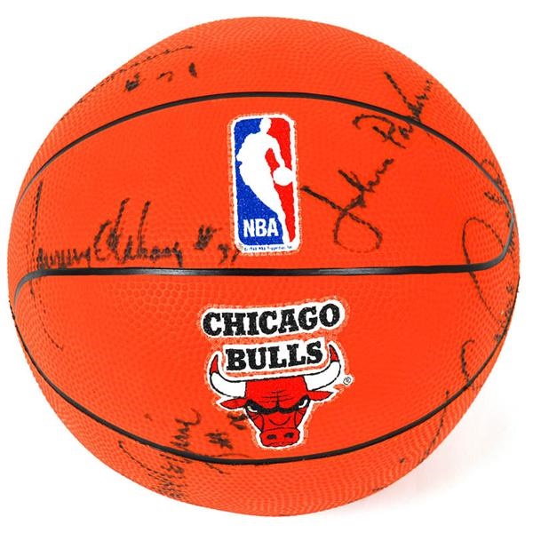 - 1985/86 Chicago Bulls Signed Basketball Rookie Jordan
