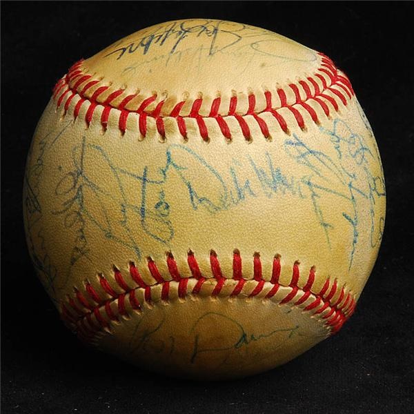 Baseball Autographs - 1980 New York Yankees Team Signed Basball