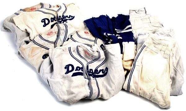 Ernie Davis - 1950s Brooklyn Dodgers Child's Uniforms (5)