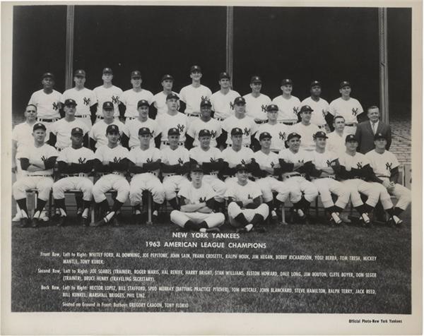 Baseball Autographs - 1963 Yankees Multi-Signed Photograph with Roger Maris