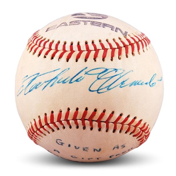 Baseball Autographs - Roberto Clemente Single Signed Baseball