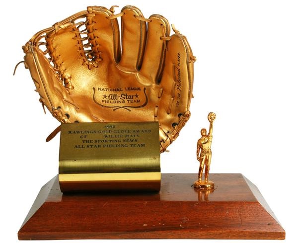 Sports Rings And Awards - 1957 Willie Mays' First Gold Glove Award