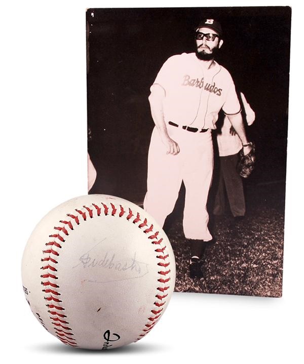 Fidel Castro Vintage Single Signed Baseball with Photograph