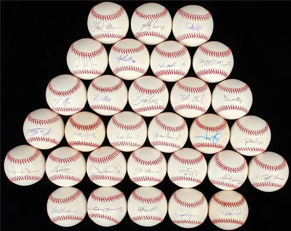 NY Yankees, Giants & Mets - 2007 New York Yankees Single Signed Baseball Collection (30)