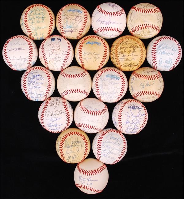 Baseball Autographs - 1978 - 2002 New York Yankees Team Signed Baseball Collection (19)