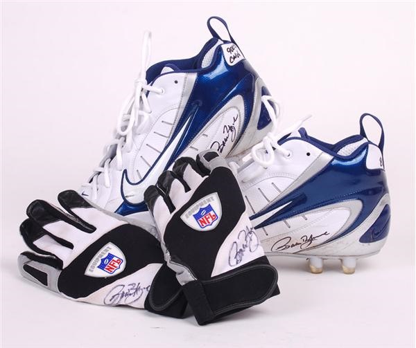 Football - 2007 Isaac Bruce Cleats and Gloves Worn For His 900th Reception