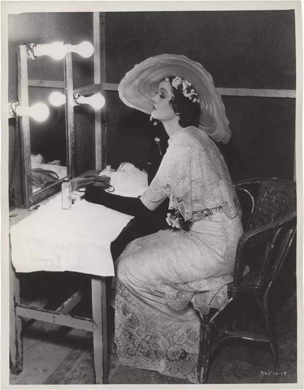 Hollywood - Myrna Loy at the Mirror (1934)