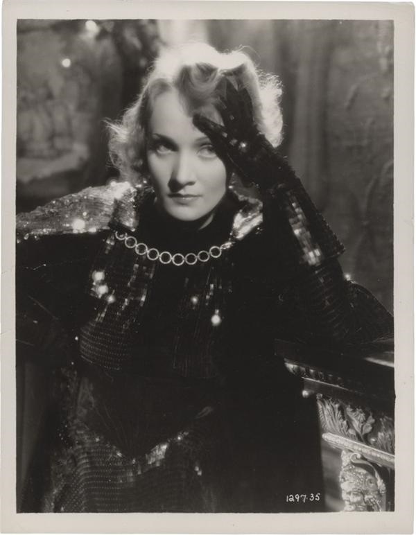 - Marlene Dietrich in Dishonored (1933)