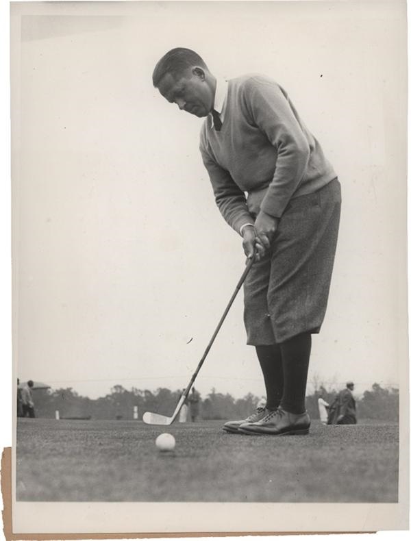 Memorabilia Golf - Bobby Jones Does Some Practicing (1934)