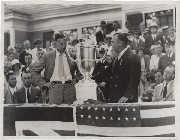 Memorabilia Golf - Francis Ouimet Accepts Walker Cup Trophy (1932)