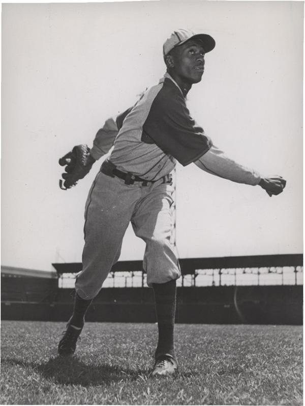 Memorabilia Baseball Photographs - Singles - Leroy Satchell Paige of the Negro Leagues (1940's)
