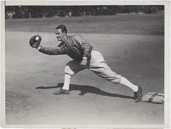 Memorabilia Baseball Photographs - Singles - Great Lou Gehrig Photo (1935)