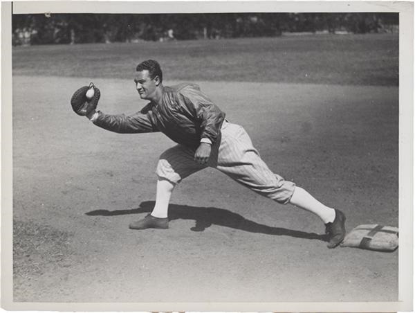 - Great Lou Gehrig Photo (1935)