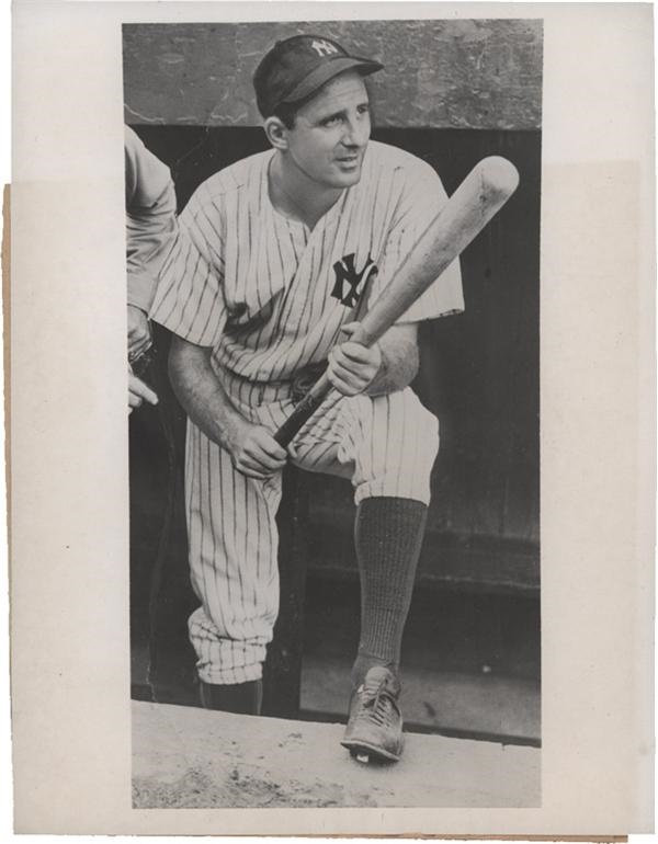 Memorabilia Baseball Photographs - Singles - Hank Greenberg Wears NY Yankees Uniform (1947)