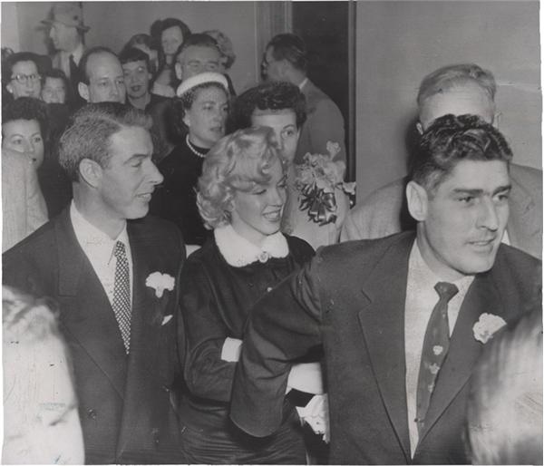 Memorabilia Baseball Photographs - Singles - Joe Dimaggio and Marilyn Monroe (1954)