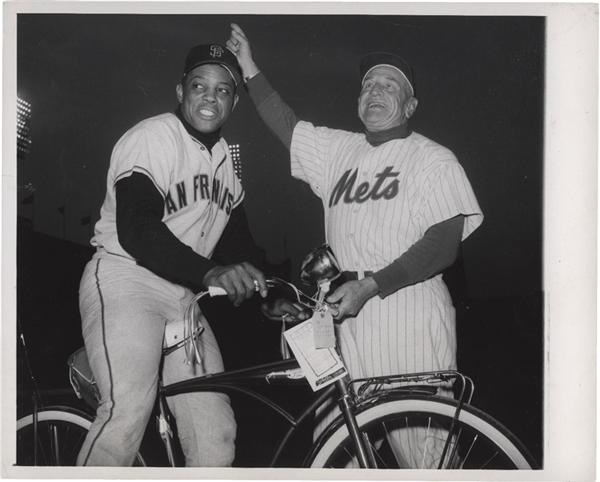 Baseball Photographs - Willie Mays and Casey Stengel Wire Photo (1963)