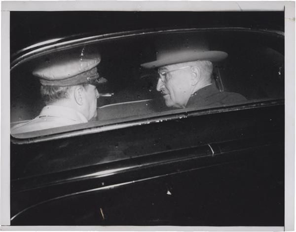 - President Truman Meets General MacArthur Photograph (1950)