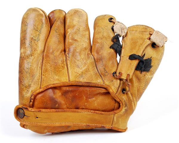 - 1937 Detroit Tigers Multi-Signed (21) Baseball Glove (PSA/DNA)