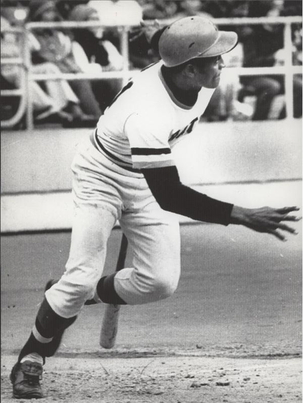 - (1972)Roberto Clemente Baseball Photo