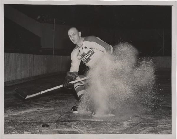 - Eddie Shore New York Americans Hockey News Service Photo (1940)