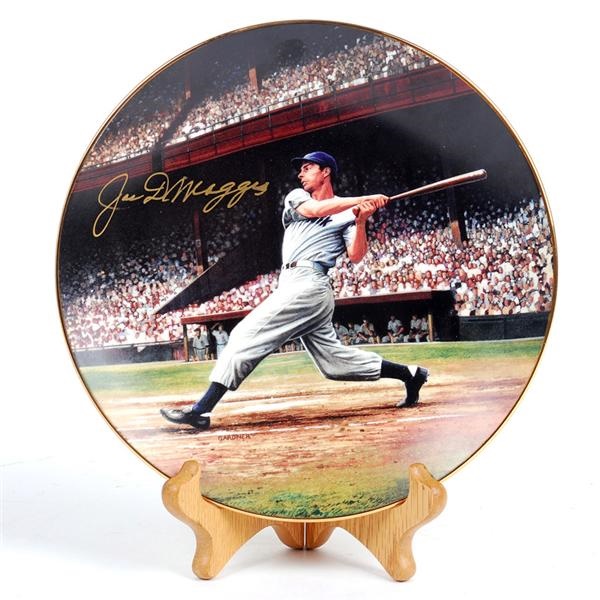 Baseball Autographs - Joe DiMaggio Signed Bradford Exchange "The Streak" Collectors Plate
