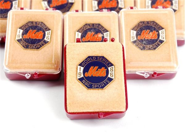 Baseball Memorabilia - Group of 1986 New York Mets World Seires Press Pins (12)