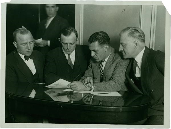 Red Grange Signs His Contract SFX Archives (1926)