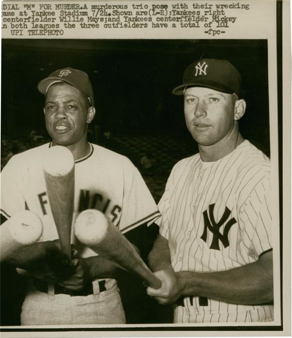 - 1961 Mickey Mantle & Willie Mays Holding Bats Wire Photo