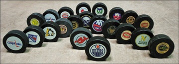 WHA - NHL Game Puck Collection (21)