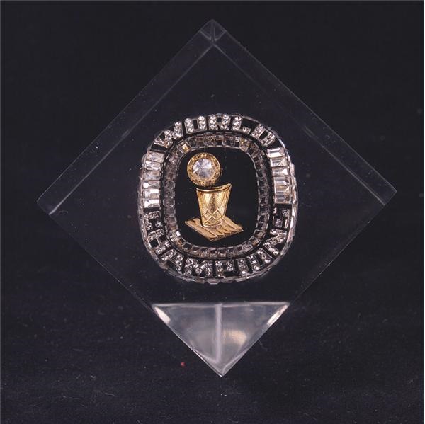 Basketball - 2006 Miami Heat World Championship Ring In Lucite