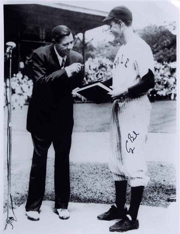 Baseball Autographs - President George HW Bush Signed Baseball Photo