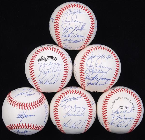 Baseball Autographs - 1989 Chicago Cubs Team Signed Baseball Lot (6)