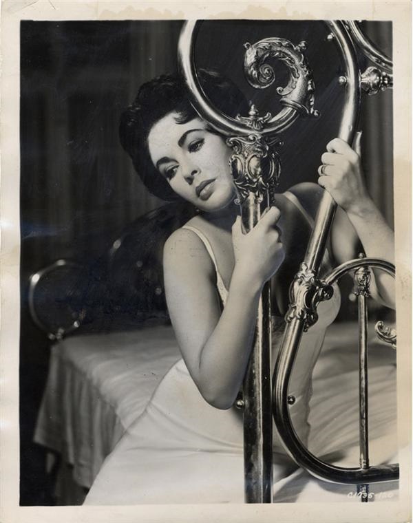 Hollywood - ELIZABETH TAYLOR (b. 1932) : Cat On A Hot Tin Roof, 1958