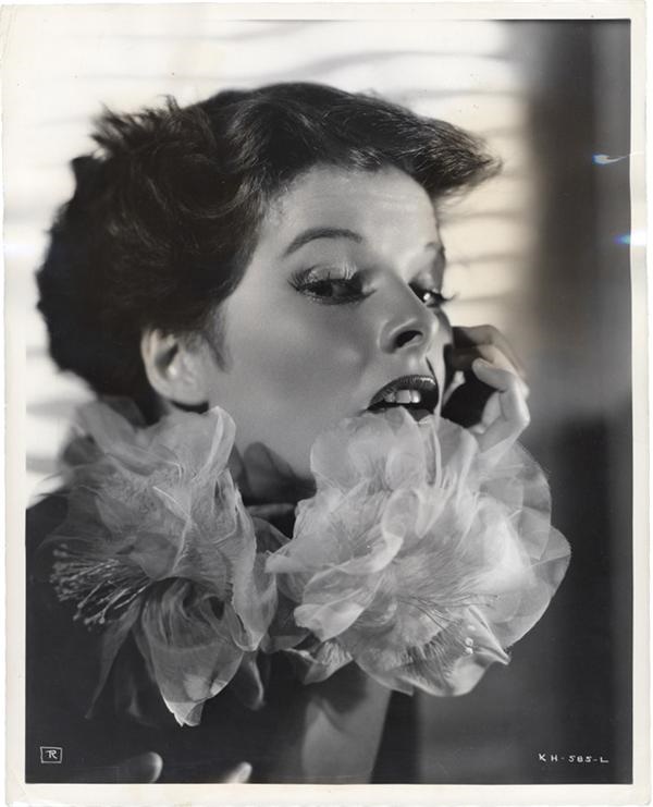 Hollywood - KATHERINE HEPBURN (1907-2003) : Glamour Still, 1937
