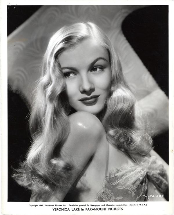 Hollywood - VERONICA LAKE (1922-1973) : Glamour Portrait by A.L. Whitey Schafer, 1942