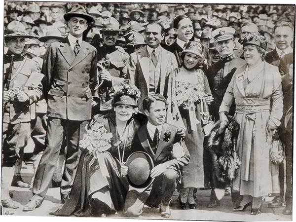 Hollywood - LIBERTY LOAN CAMPAIGN : Star-Studded Group, printed 1934