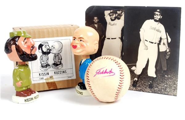 Baseball Memorabilia - Fidel Castro Single Signed Baseball, Photographs and Bobbin' Head (3)