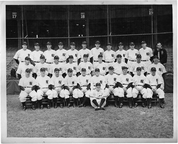 - 1943 YANKEES
Team photo, 1943