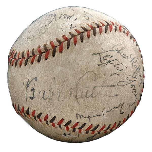 Baseball Autographs - 1932 New York Yankee Team Signed Baseball