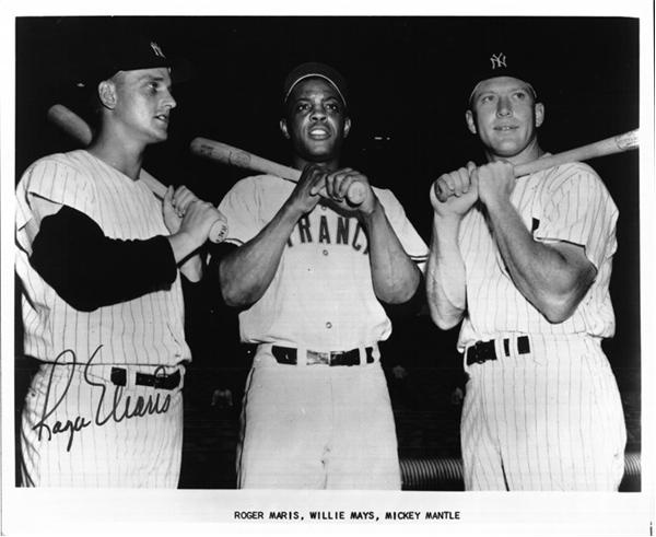 Baseball Autographs - Roger Maris Signed 8 x 10 Photo