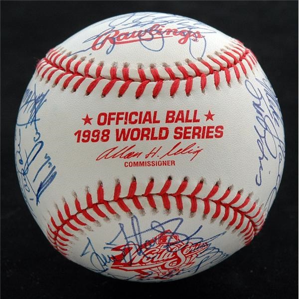 Baseball Autographs - 1998 New York Yankees Team Signed Baseball (31 Signatures)