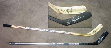 Wayne Gretzky - Wayne Gretzky & Mark Messier Signed Sticks (2)