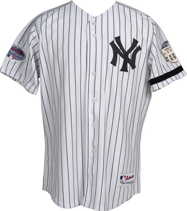 Final Game at Yankee Stadium Rob Thomson Game Worn Jersey MLB Authenticated