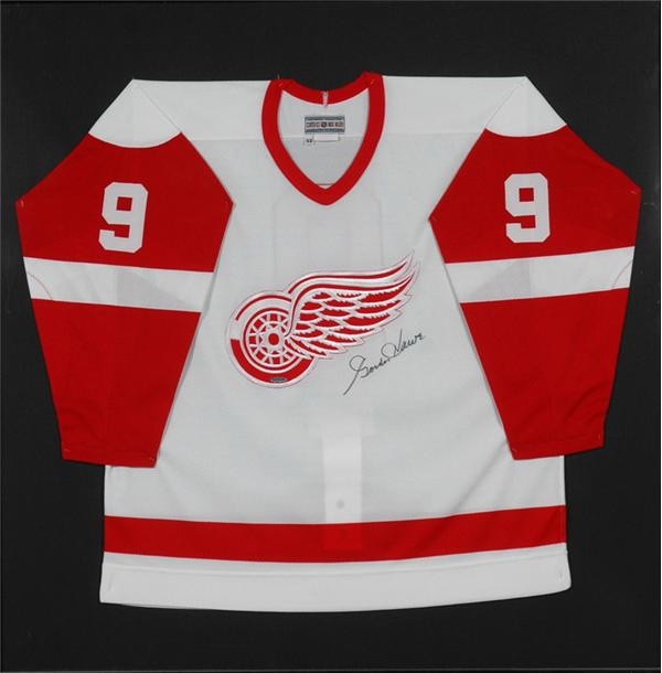 Wayne Gretzky Los Angeles Kings & Gordie Howe Detroit Red Wings Signed Upper Deck Authenticated Jerseys (2)