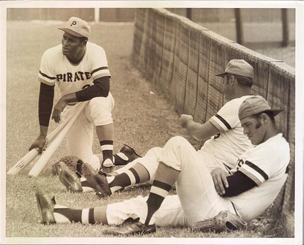 Roberto Clemente - Roberto Clemente with Snoozing Teammates