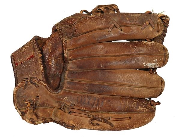 - Willie Montanez “Rookie” Game Used Glove