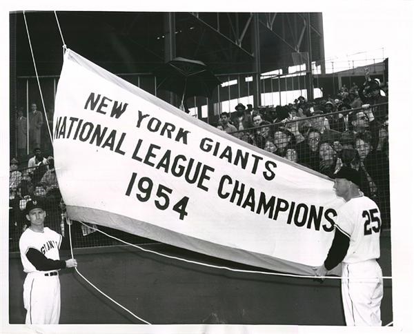Baseball - Raising The Banner (1954)
