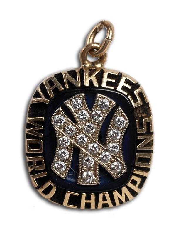 Sports Rings And Awards - 1977 New York Yankee World Championship Charm
