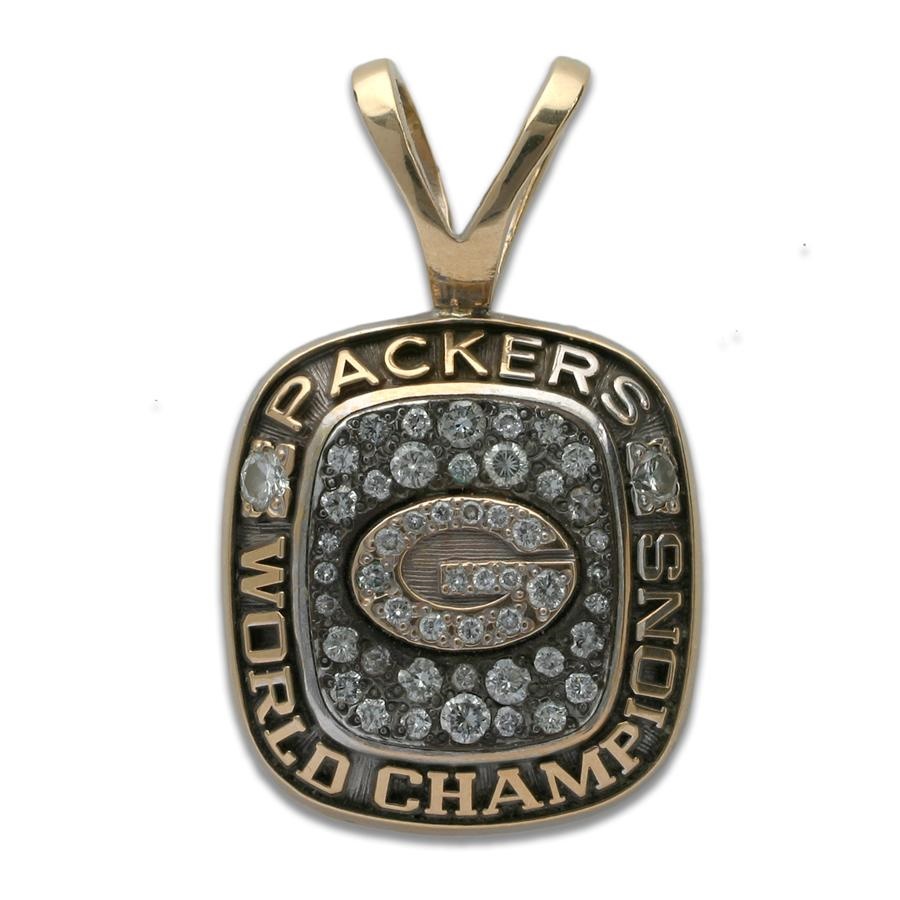 - 1996 Green Bay Packers Super Bowl Champions Pendant